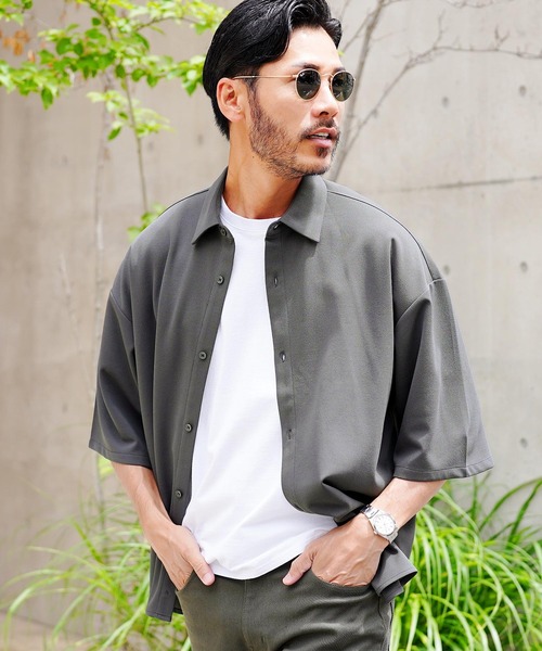 jiggys shop(ジギーズショップ)の「UVカット梨地BIGオーバーサイズ半袖シャツ(シャツ/ブラウス・メンズ・ダークグレー/ベージュ/ブルー系その他/ブラック/ブルーグレー/アイボリー・MEDIUM/LARGE/X-LARGE)」の4枚目の写真