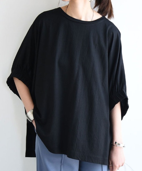 and it_(アンドイット)の「袖口ギャザープルオーバー(Tシャツ/カットソー・レディース・ブラック/オフホワイト・M)」の2枚目の写真