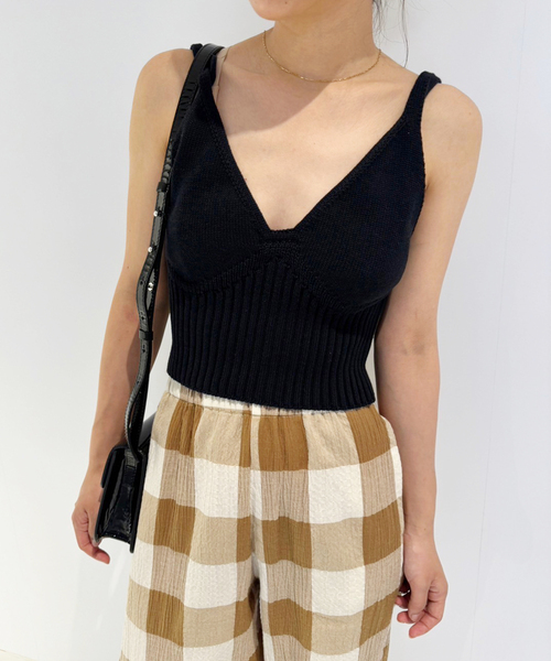 RITA ROW(リタロウ)の「【RITA ROW/リタロウ】ブラックニットキャミ(キャミソール・レディース・ブラック・X-SMALL)」の1枚目の写真