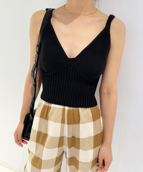 RITA ROW(リタロウ)の「【RITA ROW/リタロウ】ブラックニットキャミ(キャミソール・レディース・ブラック・X-SMALL)」の17枚目の写真