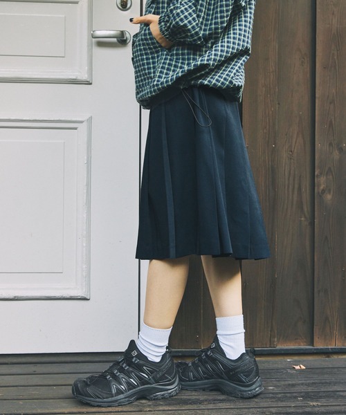 MONO-MART LADY'S（モノマートレディース）の「アソート プリーツミディ丈スカート（スカート・レディース・ネイビー系/ブラック系/グレー/ブラック/ネイビー・FREE）」の17枚目の写真