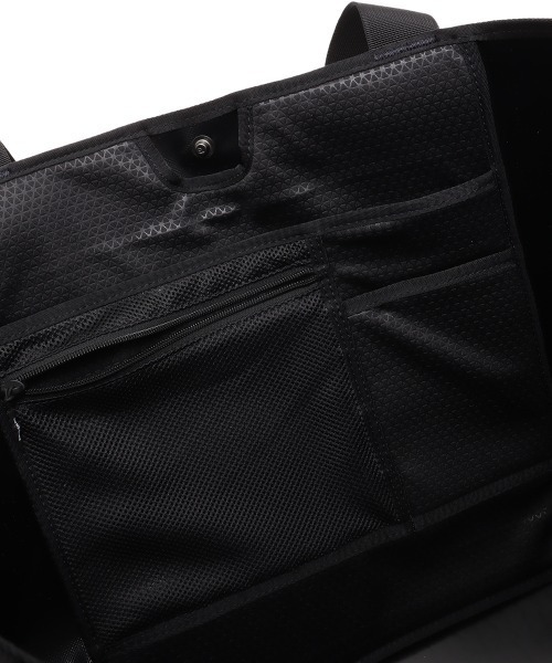 THE NORTH FACE(ザノースフェイス)の「THE NORTH FACE BC Standard Tote Plus / ザ・ノース・フェイス BC スタンダード トート プラス(トートバッグ・メンズ・ブラック・FREE)」の7枚目の写真