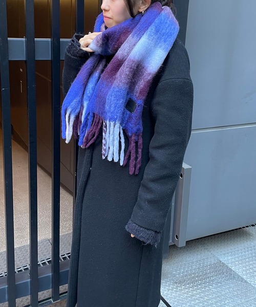 FURLA（フルラ）の「ボリュームマフラー "カラーブロック"（マフラー・レディース・パープル/オレンジ/レモンイエロー/ブルー系その他3・FREE）」の9枚目の写真