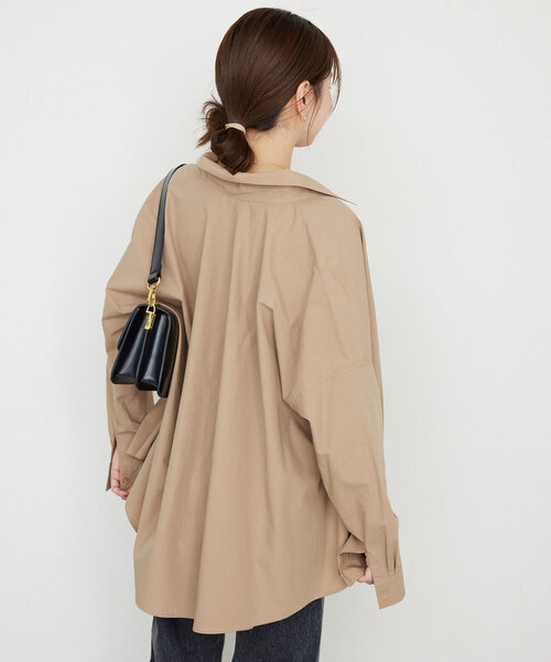 SLOBE IENA(スローブイエナ)の「over size shirt(シャツ/ブラウス・レディース・ホワイト/ベージュ/ネイビー・FREE)」の6枚目の写真