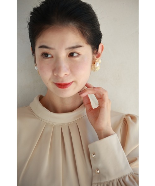 cawaii(カワイイ)の「軽やかに優美な花を咲かせるシアーフラワーイヤリング(イヤリング・レディース・ブラック/ゴールド・FREE)」の20枚目の写真