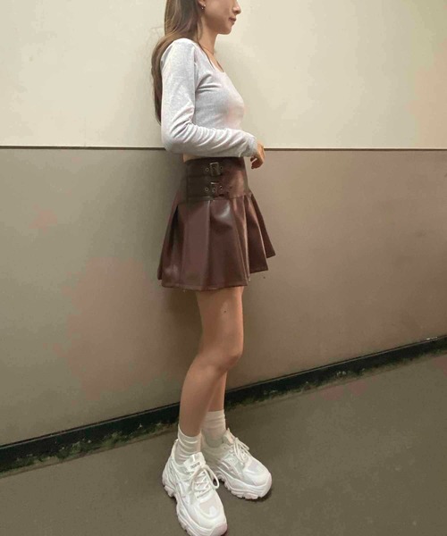 NANEA(ナネア)の「サイドベルト付きプリーツミニスカート(スカート・レディース・ブラック/ブラウン・LARGE/MEDIUM/SMALL)」の18枚目の写真