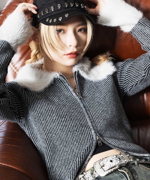 SPINNS(スピンズ)の「襟ファーWジップニット(ニット/セーター・レディース・ブラック/ブラウン/グレー・ONESIZE)」の4枚目の写真