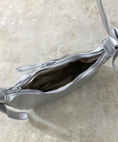 non-hedge(ノンヘッジ)の「スピンドルハーフムーンショルダーバッグ(ショルダーバッグ・レディース・シルバー/ブラック/レッド・FREE)」の21枚目の写真