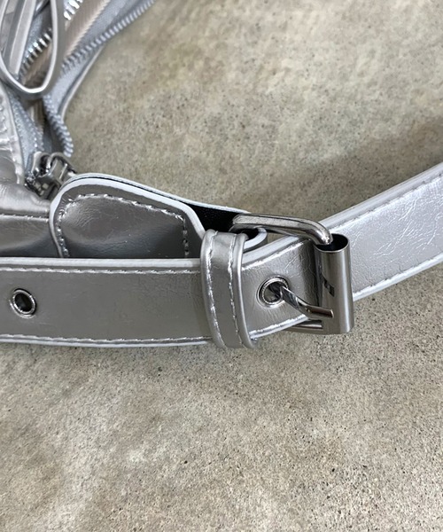 non-hedge(ノンヘッジ)の「スピンドルハーフムーンショルダーバッグ(ショルダーバッグ・レディース・シルバー/ブラック/レッド・FREE)」の14枚目の写真