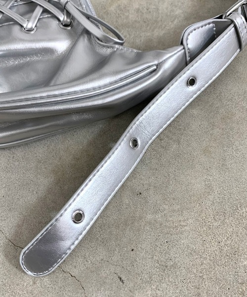 non-hedge(ノンヘッジ)の「スピンドルハーフムーンショルダーバッグ(ショルダーバッグ・レディース・シルバー/ブラック/レッド・FREE)」の15枚目の写真