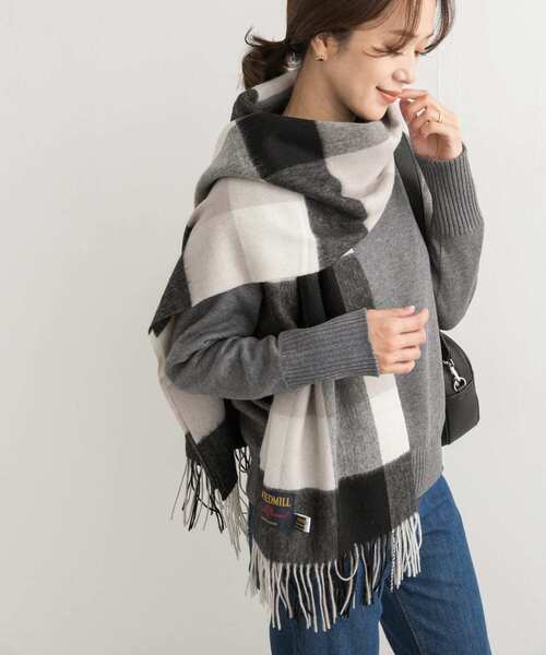 TWEED MILL(ツイードミル)の「『一部別注カラー』TWEED MILL wool stole(ストール/ショール・レディース・ブラック系その他/ブルー系その他/ホワイト系その他/ベージュ系その他/グレー系その他/チャコールグレー・-)」の2枚目の写真