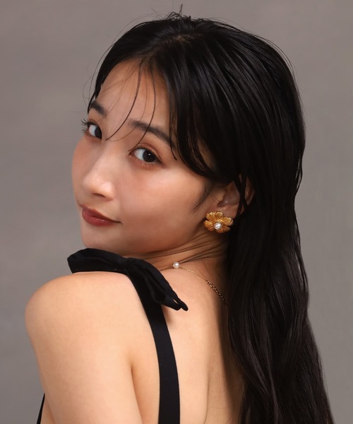 LHME(エルエイチエムイー)の「【WEB限定】“MELLOW”ボリュームフラワーパールピアス/サージカルステンレス(金属アレルギー対応)【LHME / エルエイチエムイー】(ピアス(両耳用)・レディース・ゴールド・ONE SIZE)」の9枚目の写真