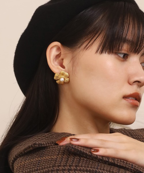 LHME(エルエイチエムイー)の「【WEB限定】“MELLOW”ボリュームフラワーパールピアス/サージカルステンレス(金属アレルギー対応)【LHME / エルエイチエムイー】(ピアス(両耳用)・レディース・ゴールド・ONE SIZE)」の18枚目の写真