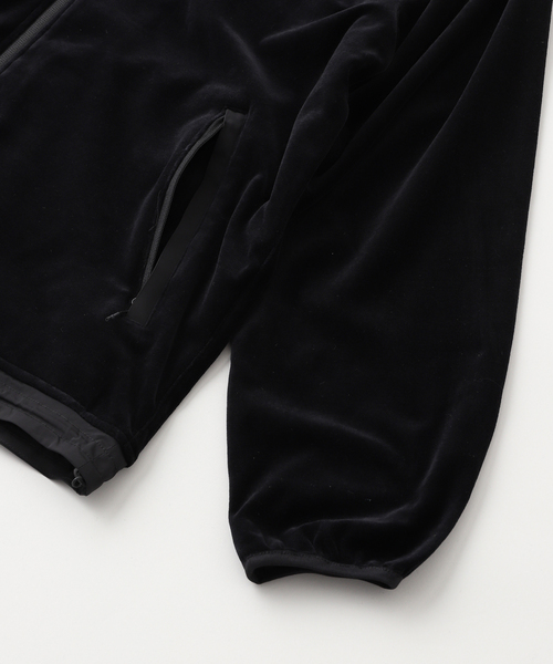 WHITE MOUNTAINEERING(ホワイトマウンテニアリング)の「White Mountaineering × UMBRO VELOUR BLOUSON BK2473501(その他アウター・メンズ・ブラック・MEDIUM/SMALL)」の4枚目の写真