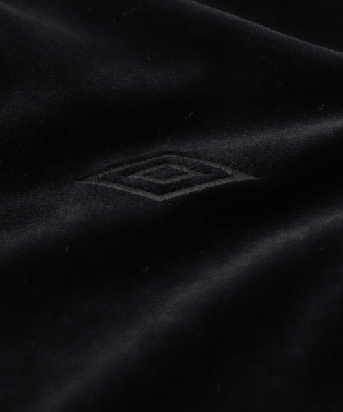 WHITE MOUNTAINEERING(ホワイトマウンテニアリング)の「White Mountaineering × UMBRO VELOUR BLOUSON BK2473501(その他アウター・メンズ・ブラック・MEDIUM/SMALL)」の2枚目の写真