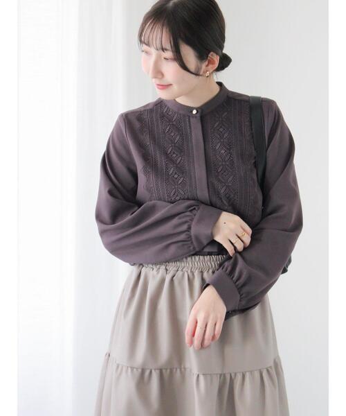 Te chichi TERRASSE（テチチテラス）の「フロントレースブラウス（シャツ/ブラウス・レディース・ネイビー/チャコールグレー/オフホワイト・F）」の2枚目の写真