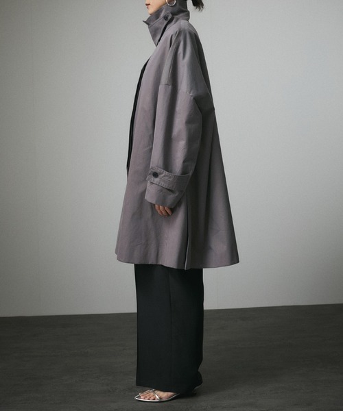 SALON adam et rope'（サロン アダム エ ロペ）の「2WAYテントラインステンカラートレンチコート/ショートコート（ステンカラーコート・レディース・ベージュ/グレー・FREE）」の14枚目の写真