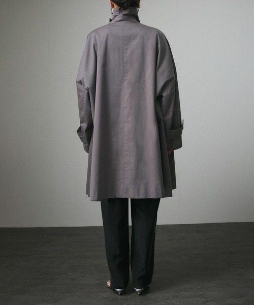 SALON adam et rope'（サロン アダム エ ロペ）の「2WAYテントラインステンカラートレンチコート/ショートコート（ステンカラーコート・レディース・ベージュ/グレー・FREE）」の15枚目の写真