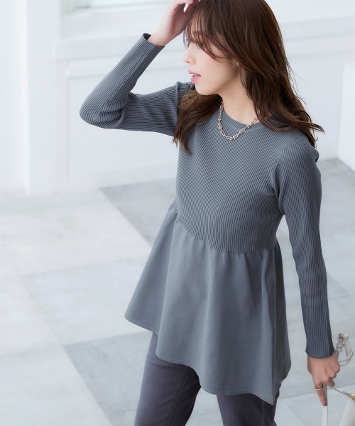 nissen(ニッセン)の「ふっくらかるいフォルムニットペプラムトップス(ハンガー干し可能)<大きいサイズ有>(ニット/セーター・レディース・グレイッシュブルー/ブラック/ベージュ系/モカ・S/M/L/LL/3L)」の1枚目の写真