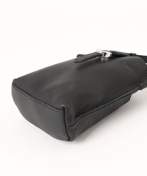 Beau're(ヴュレ)の「BEAURE ヴュレ カウレザー ベルト デザイン ワンマイル BAG(ショルダーバッグ・レディース・ブラック/グレー/オリーブ/ペールイエロー・FREE)」の17枚目の写真