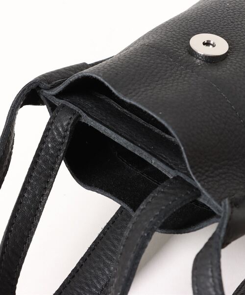 Beau're(ヴュレ)の「BEAURE ヴュレ カウレザー ベルト デザイン ワンマイル BAG(ショルダーバッグ・レディース・ブラック/グレー/オリーブ/ペールイエロー・FREE)」の18枚目の写真