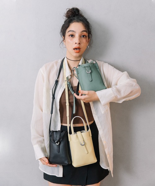 Beau're(ヴュレ)の「BEAURE ヴュレ カウレザー ベルト デザイン ワンマイル BAG(ショルダーバッグ・レディース・ブラック/グレー/オリーブ/ペールイエロー・FREE)」の20枚目の写真
