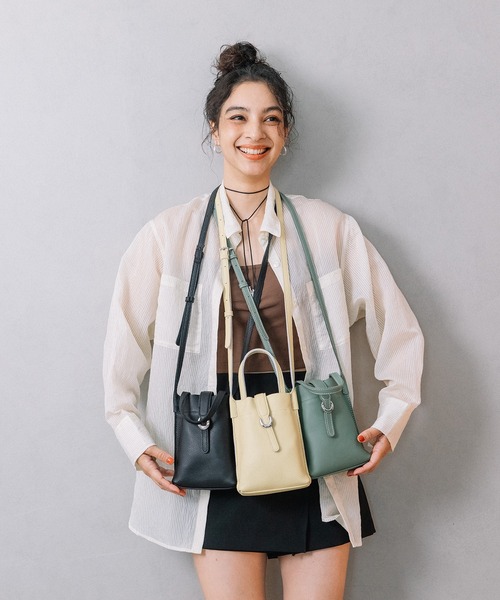 Beau're(ヴュレ)の「BEAURE ヴュレ カウレザー ベルト デザイン ワンマイル BAG(ショルダーバッグ・レディース・ブラック/グレー/オリーブ/ペールイエロー・FREE)」の22枚目の写真