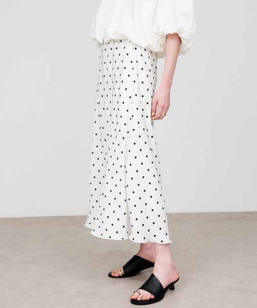 cloenc(クロエンス)の「【手洗い可】サテンフレアスカート(スカート・レディース・カーキ/ピンク/ライトベージュ/ホワイト系3・01/02/03)」の18枚目の写真