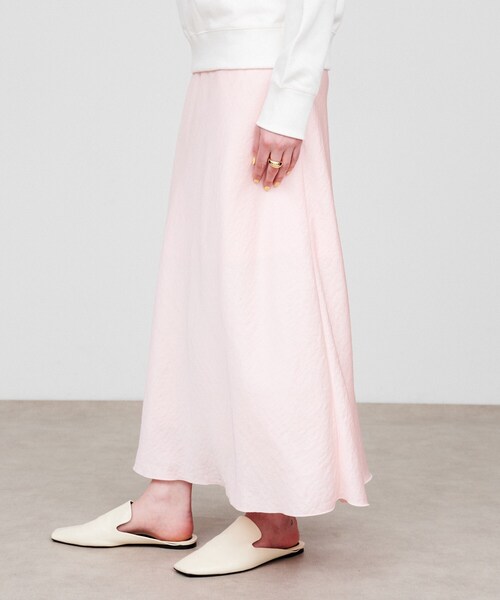 cloenc(クロエンス)の「【手洗い可】サテンフレアスカート(スカート・レディース・カーキ/ピンク/ライトベージュ/ホワイト系3・01/02/03)」の16枚目の写真