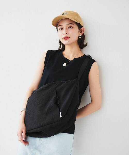 OUTDOOR PRODUCTS(アウトドアプロダクツ)の「【OUTDOOR PRODUCTS】別注 2WAYビッグショルダー(ショルダーバッグ・レディース・ブラック/ナチュラル・99)」の2枚目の写真