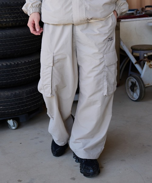 kutir（クティール）の「NYLON TECH CARGO PANTS／ナイロンテックカーゴパンツ（その他パンツ・メンズ・ブラック/ネイビー/ライトグレー/チャコールグレー/グレイッシュベージュ/ブラック系/ボルドー/ブラウン・SMALL/MEDIUM/LARGE）」の7枚目の写真