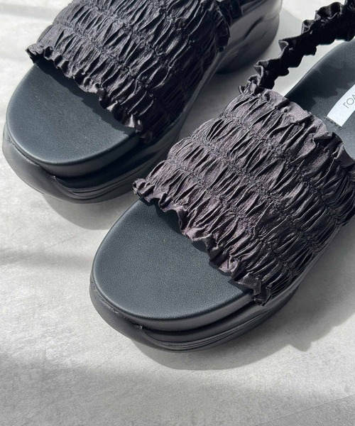 EVOL（イーボル）の「フリルスポーツサンダル（サンダル・レディース・ブラック・S/M/L/LL）」の4枚目の写真