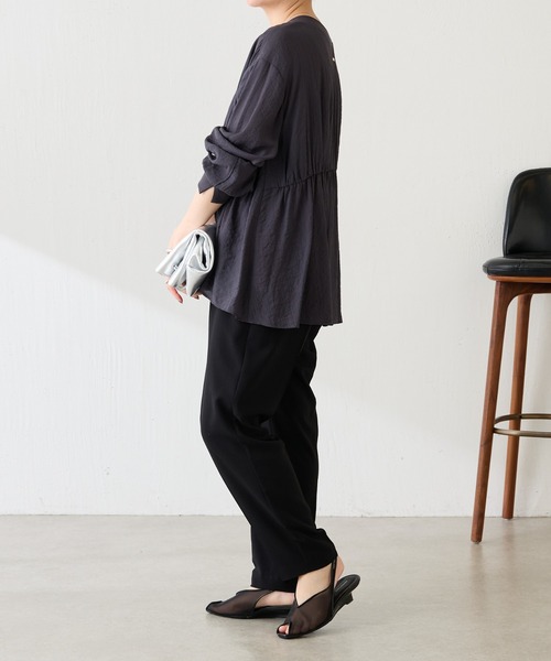 COLLAGE GALLARDAGALANTE（コラージュガリャルダガランテ）の「強撚シアーシャツカーディガン/新色追加/WEB限定カラー展開（シャツ/ブラウス・レディース・イエロー/ブラック/アイボリー/ミント/ネイビー/ブラウン・FREE）」の15枚目の写真