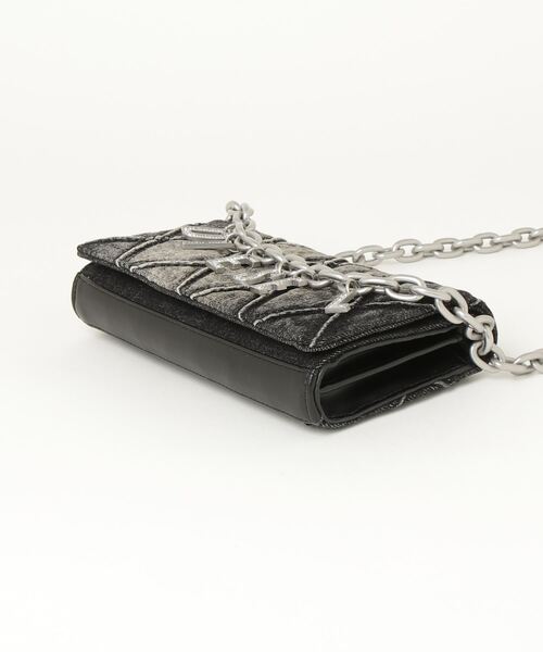 国内直営【DIESEL】CHARM-D WALLET STRAP ウォレットバッグ CHARM-D WALLET STRAP Wallet purse in argyle quilted denim