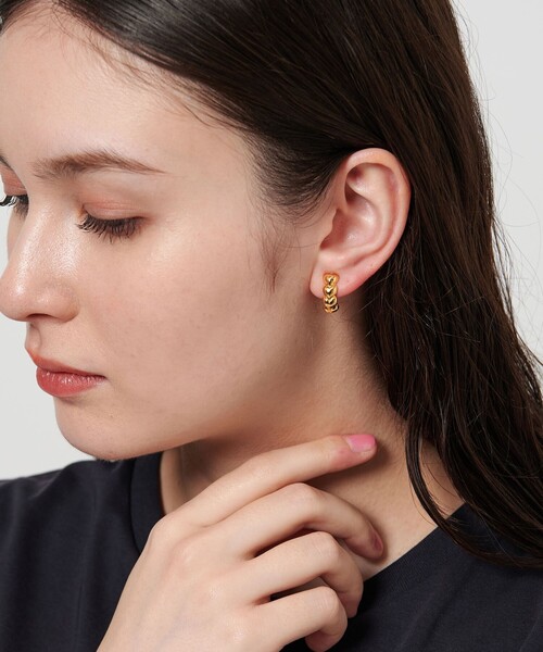 BEAUTY&YOUTH UNITED ARROWS(ビューティーアンドユースユナイテッドアローズ)の「ユニーク ウェーブ イヤリング(イヤリング・レディース・シルバー/ゴールド・FREE)」の3枚目の写真