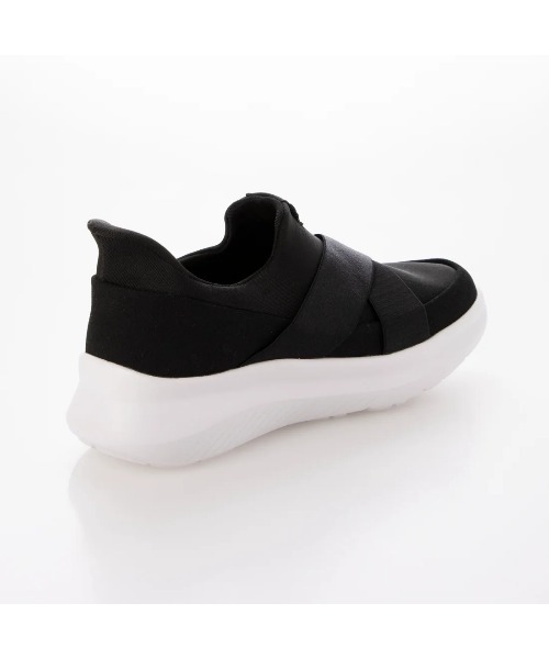 le coq sportif(ルコックスポルティフ)の「クロスベルトスリッポンスニーカー(LCS マルヌ DBSP SI)(スリッポン・レディース・ブラック/グレー/ベージュ・23cm/23.5cm/24cm/24.5cm/22.5cm)」の12枚目の写真