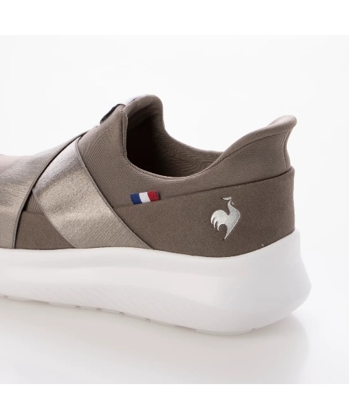 le coq sportif(ルコックスポルティフ)の「クロスベルトスリッポンスニーカー(LCS マルヌ DBSP SI)(スリッポン・レディース・ブラック/グレー/ベージュ・23cm/23.5cm/24cm/24.5cm/22.5cm)」の9枚目の写真