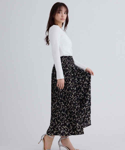 fifth（フィフス）の「【サイズ展開あり】フラワープリントプリーツスカート（スカート・レディース・ブラック/アイボリー・M/XS）」の5枚目の写真
