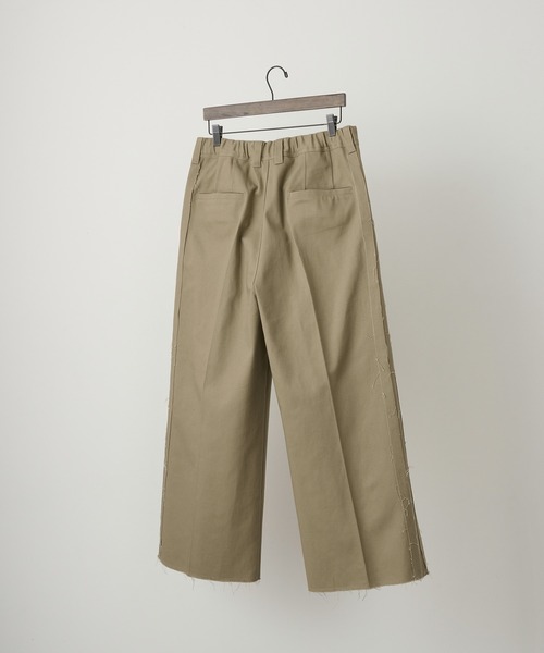 RUUBON（ルーボン）の「【RUUBON】cutoff fringe chino slacks / カットオフフリンジチノスラックス（チノパンツ・メンズ・ベージュ/ブラック・L/M/S）」の6枚目の写真