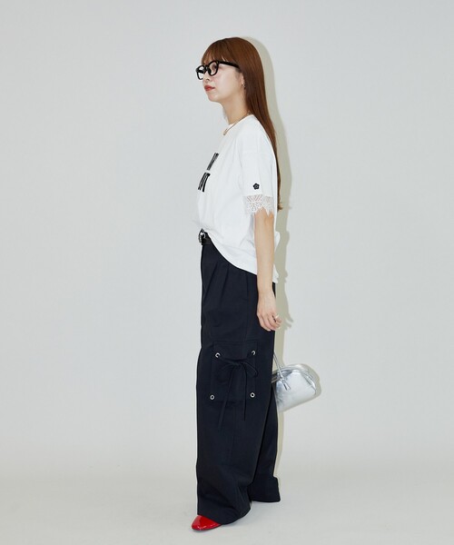 PUBLUX（パブリュクス）の「MARY QUANT × PUBLUX/マリークワント 袖レース付き フロッキーロゴTシャツ　限定展開（Tシャツ/カットソー・レディース・オフホワイト/チャコールグレー・ﾌﾘ-）」の3枚目の写真