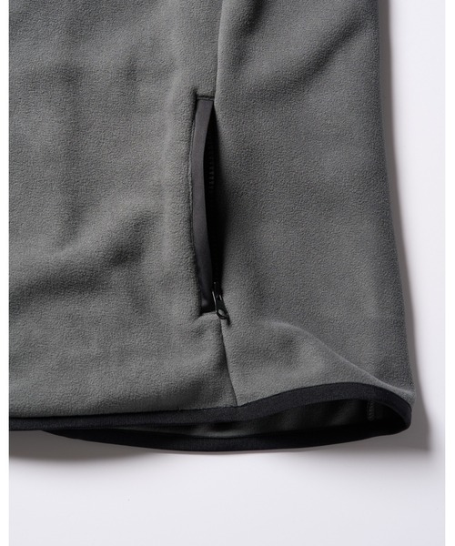 wjk（ダヴルジェイケイ）の「combination fleece jacket（ブルゾン・メンズ・ブラック/グレー・SMALL/MEDIUM/LARGE/X-LARGE）」の3枚目の写真