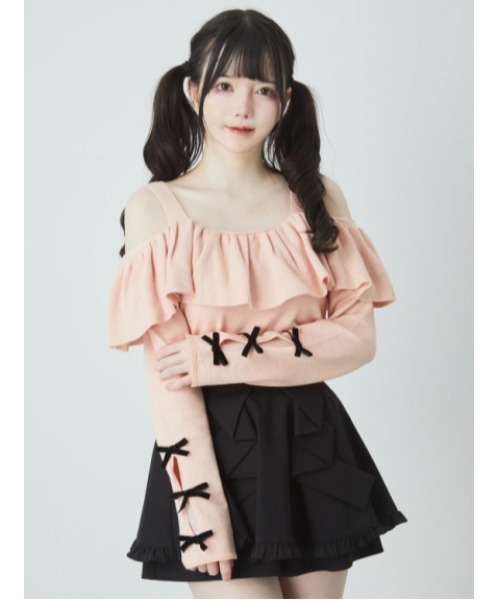 Ank Rouge(アンクルージュ)の「オフショルフリルニットTOPS(ニット/セーター・レディース・アイボリー/ピンク・M)」の1枚目の写真