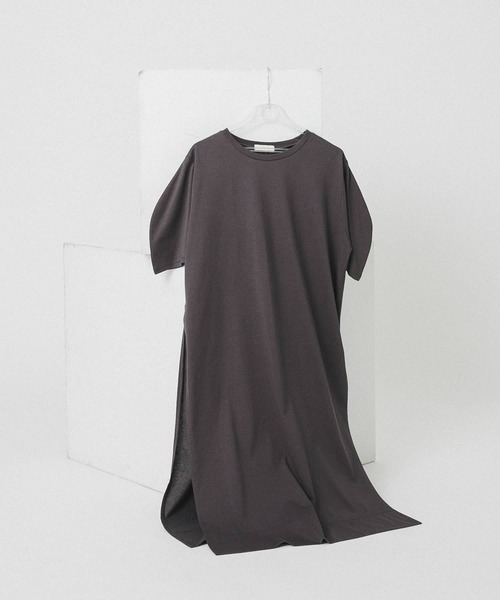   Embroidered Monologo ワンピース 関＊送込 ドットモノトーンプリントワンピース /洗える(ワンピース