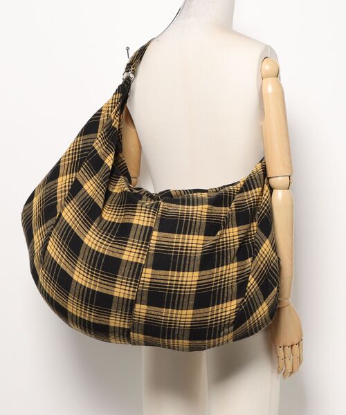 MONO8（モノハチ）の「大容量チェックショルダーバッグ（ショルダーバッグ・レディース・イエロー/ダークブラウン/ベージュ・F）」の16枚目の写真