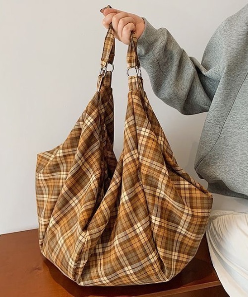 MONO8（モノハチ）の「大容量チェックショルダーバッグ（ショルダー