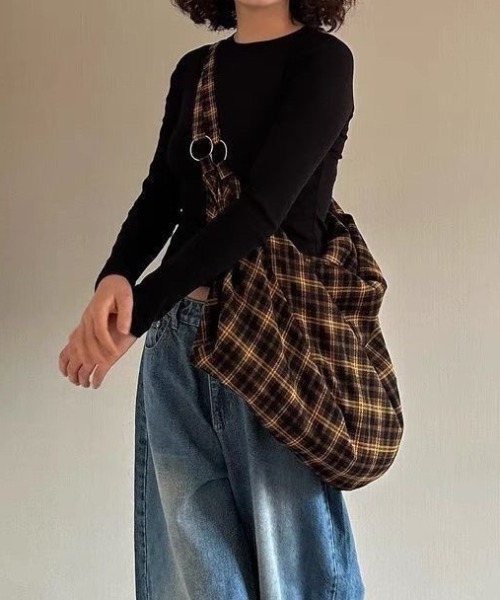 MONO8（モノハチ）の「大容量チェックショルダーバッグ（ショルダーバッグ・レディース・イエロー/ダークブラウン/ベージュ・F）」の8枚目の写真