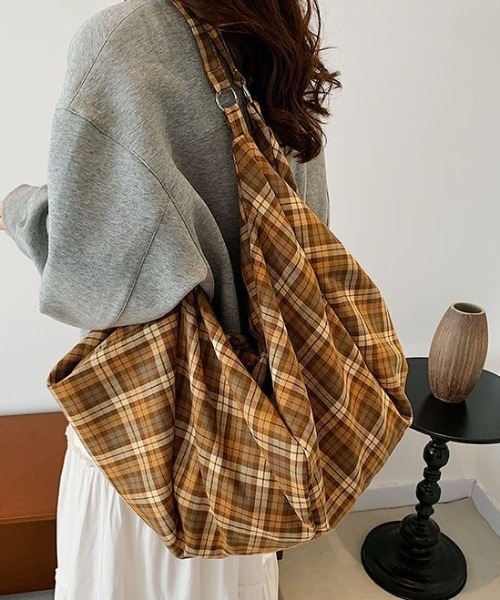 MONO8（モノハチ）の「大容量チェックショルダーバッグ（ショルダーバッグ・レディース・イエロー/ダークブラウン/ベージュ・F）」の20枚目の写真