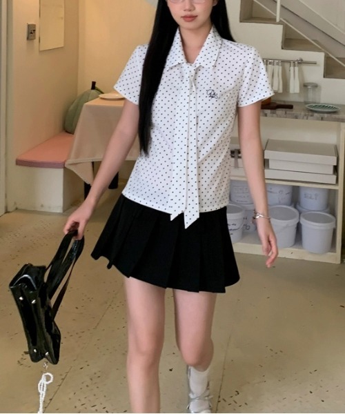 AsheKsha(アシクシャ)の「【新作】ホワイト×ブラック ドットシャツ|ヴィンテージモダンな大人フェミニンコーデの定番アイテム(Tシャツ/カットソー・レディース・ホワイト・F)」の13枚目の写真
