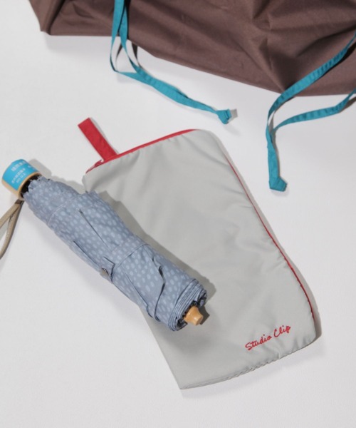 studio CLIP(スタディオクリップ)の「吸水折りたたみ傘ケース(折りたたみ傘・レディース・ブルー/グレー/ダークブラウン/イエロー・FREE)」の2枚目の写真