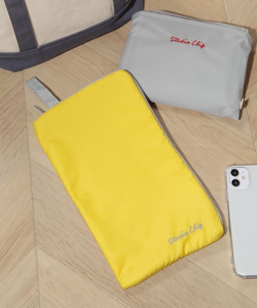 studio CLIP(スタディオクリップ)の「吸水折りたたみ傘ケース(折りたたみ傘・レディース・ブルー/グレー/ダークブラウン/イエロー・FREE)」の1枚目の写真